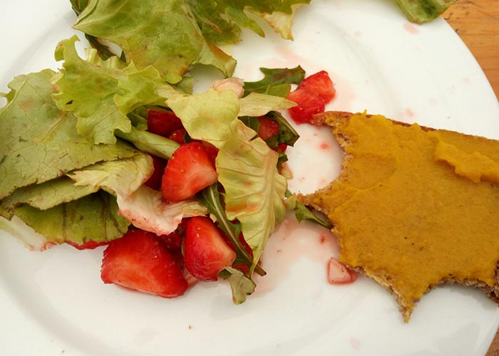 Erdbeersalat bei der Schnippeldisko, Foto: Slow Food Youth Hannover